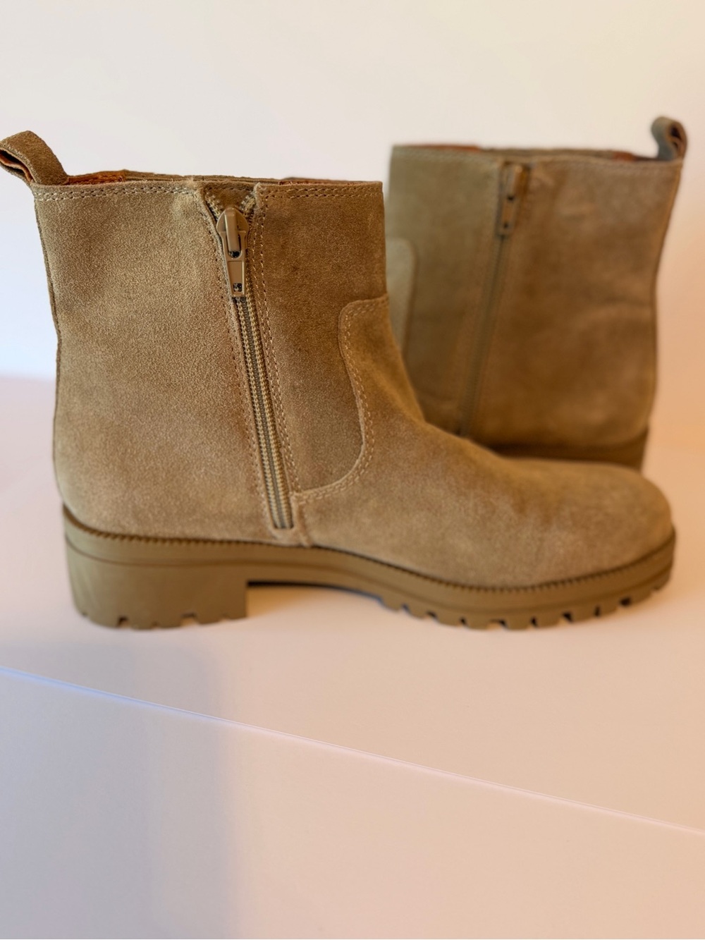 2/$40 Lucky Brand hazyl Chelsea ankle Boot in Camel Tan 6.5/37 - Picture 6 of 9